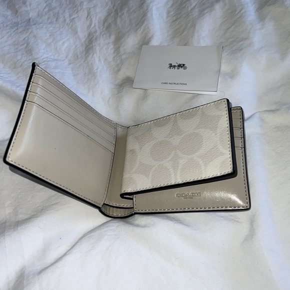 COACH 3-in-1 Wallet In Signature Canvas With Coach Patch - Picture 2 of 8